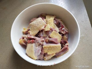 猪肉鸭肉煲的做法步骤：2