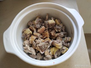 猪肉鸭肉煲的做法步骤：6