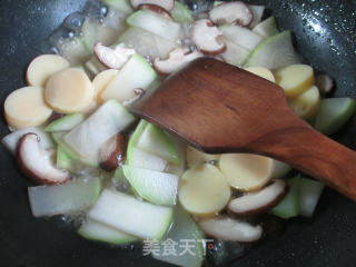 香菇樱玉豆腐炒蒲瓜的做法步骤：6