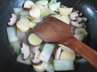 香菇樱玉豆腐炒蒲瓜的做法步骤：9