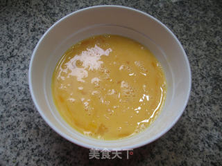 鸭蛋炒蒲瓜的做法步骤：2