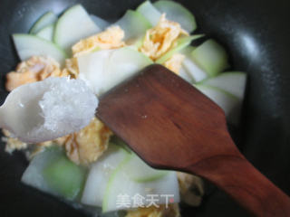 鸭蛋炒蒲瓜的做法步骤：8