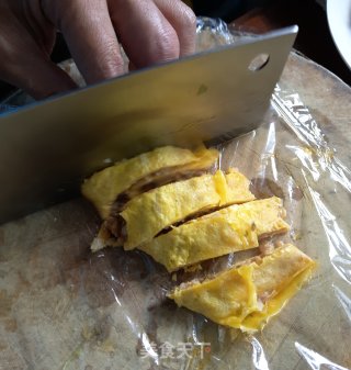 蒸鸡蛋肉卷的做法步骤：8
