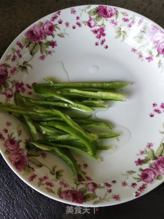 青椒土豆肉丝的做法步骤：3