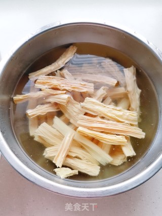 腐竹烧排骨的做法步骤：2