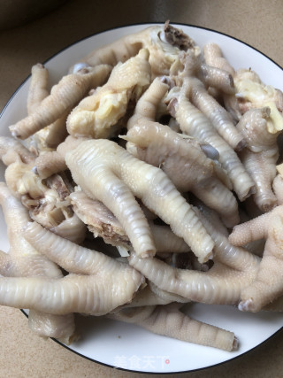 红烧鸡爪的做法步骤：2