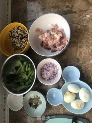 秘制卤肉饭的做法步骤：1