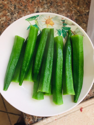 炒秋葵的做法步骤：3