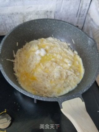 “快手餐”金针菇煎蛋的做法步骤：4