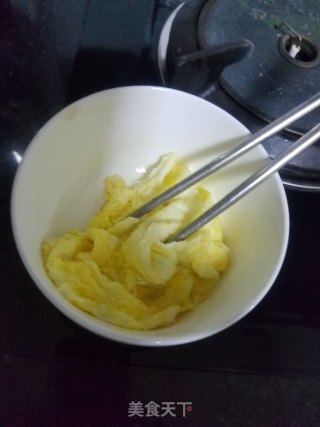 木耳鸡蛋炒烧饼的做法步骤：3