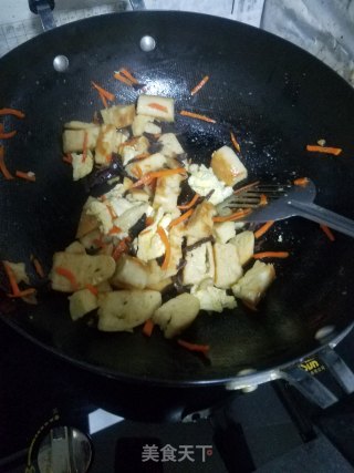 木耳鸡蛋炒烧饼的做法步骤：6