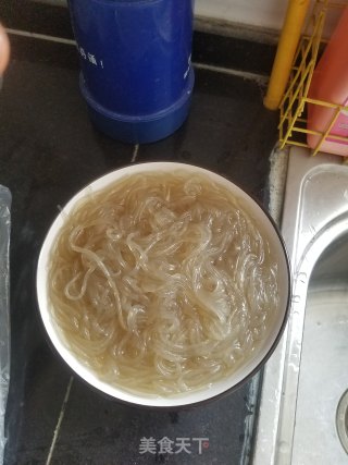 “快手餐”包菜炒粉条的做法步骤：2