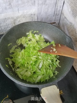 “快手餐”包菜炒粉条的做法步骤：3