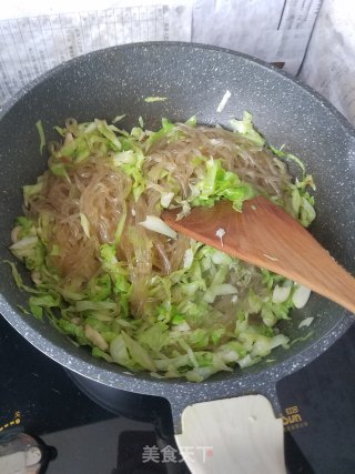 “快手餐”包菜炒粉条的做法步骤：4