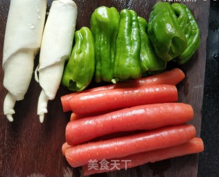 焖烧啤酒鸡的做法步骤：1