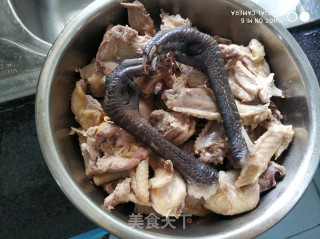 焖烧啤酒鸡的做法步骤：3