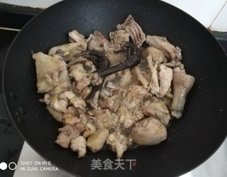 焖烧啤酒鸡的做法步骤：4