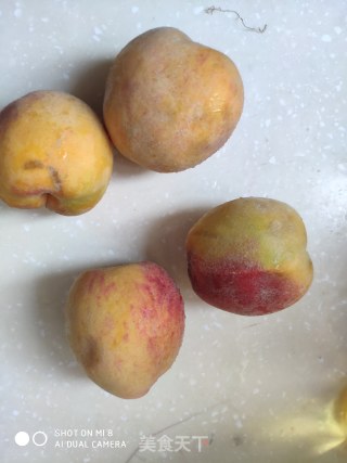 黄桃罐头的做法步骤：1