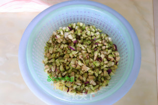 茄子馅蒸饺的做法步骤：1