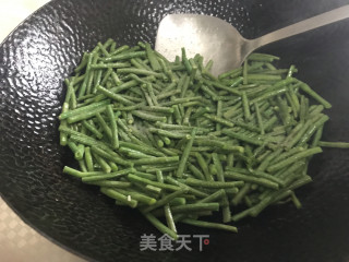 素炒豇豆角的做法步骤：1