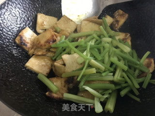 干煸千页豆腐的做法步骤：2