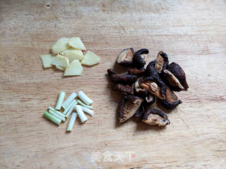 香菇土豆焖鸡的做法步骤：5
