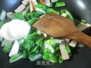 鸡蛋干炒小白菜的做法步骤：5