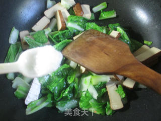 鸡蛋干炒小白菜的做法步骤：6