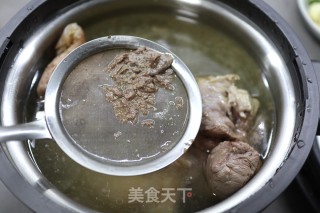 电饭煲炖肘子&肉汤米粉的做法步骤：5