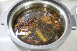 电饭煲炖肘子&肉汤米粉的做法步骤：7