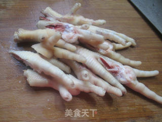 排骨烧鸡爪的做法步骤：2