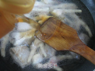 排骨烧鸡爪的做法步骤：5
