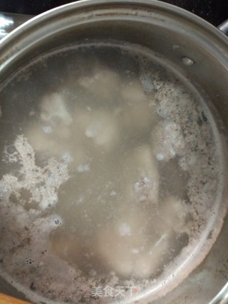 自炒糖色的糖醋排骨的做法步骤：1