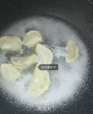 酸汤水饺的做法步骤：1