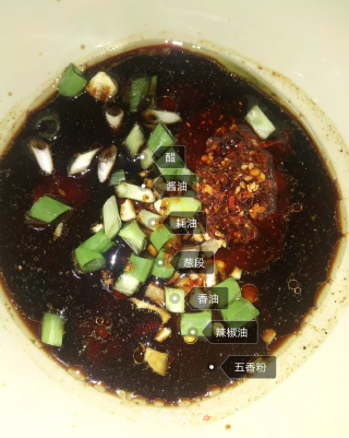 酸汤水饺的做法步骤：2