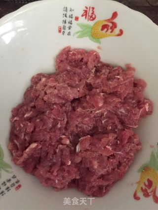 莴笋炒牛肉的做法步骤：1