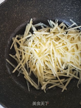 韭苔炒土豆丝的做法步骤：2