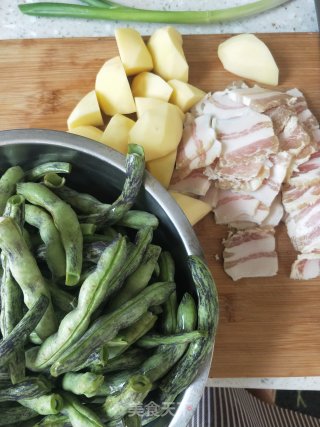 咸肉炖豆角的做法步骤：1