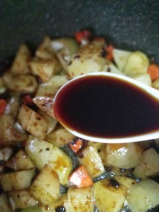 排骨鲍鱼焖土豆的做法步骤：7
