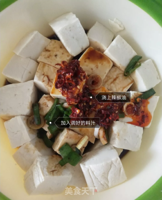 家庭版小葱拌豆腐的做法步骤：5