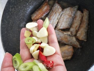 红烧带鱼的做法步骤：7