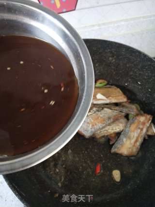 红烧带鱼的做法步骤：8