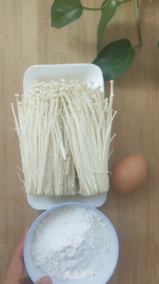 干炸金针菇的做法步骤：1