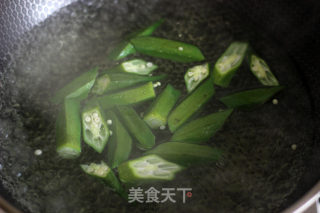 秋葵蒜蓉意面的做法步骤：2