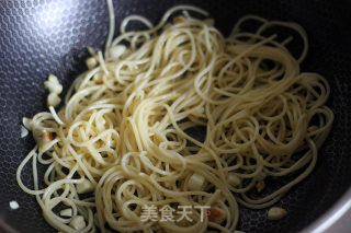 秋葵蒜蓉意面的做法步骤：6
