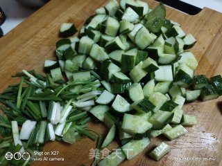 黄瓜丁炒牛肉的做法步骤：1