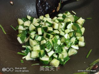黄瓜丁炒牛肉的做法步骤：4