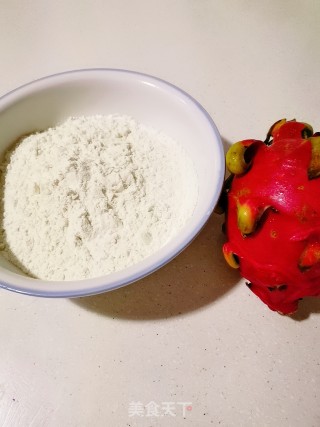 火龙果糖三角的做法步骤：1