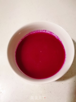 火龙果糖三角的做法步骤：3