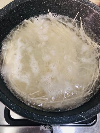 牛肉彩蔬浇面的做法步骤：8